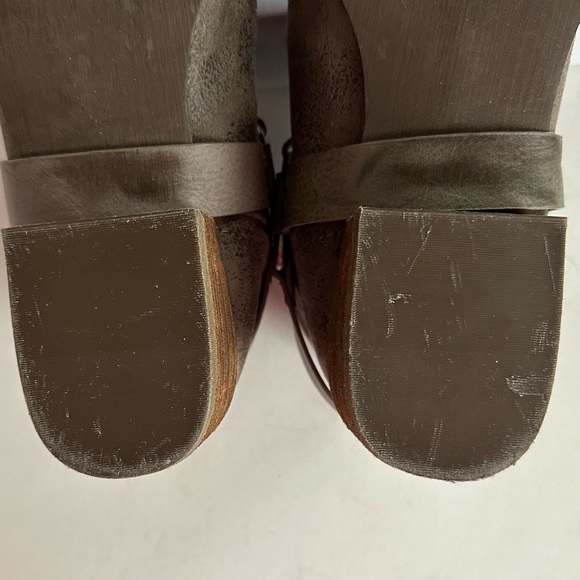 NOT RATED FINCH BOHO RODEO DISTRESSED SLOUCHY HARNESS ANKLE BOOTIE IN TAUPE Sz10 - Picture 13 of 14